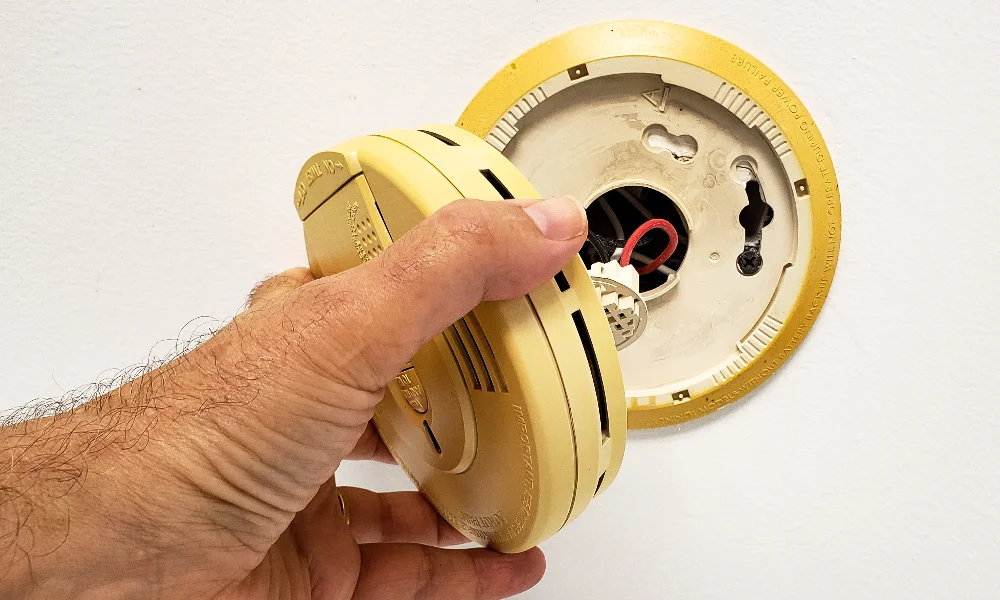 how often should you change battery in smoke detector