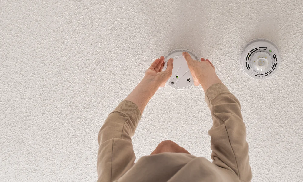 where to install smoke detector in bedroom with ceiling fan